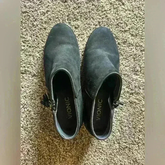 Vionic Shoes - Vionic booties NWOT size 6.5 black suede zipper